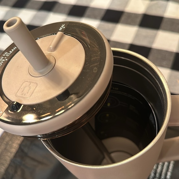 Brand new leakproof Brumate popular color mocha 40oz - Picture 3 of 3